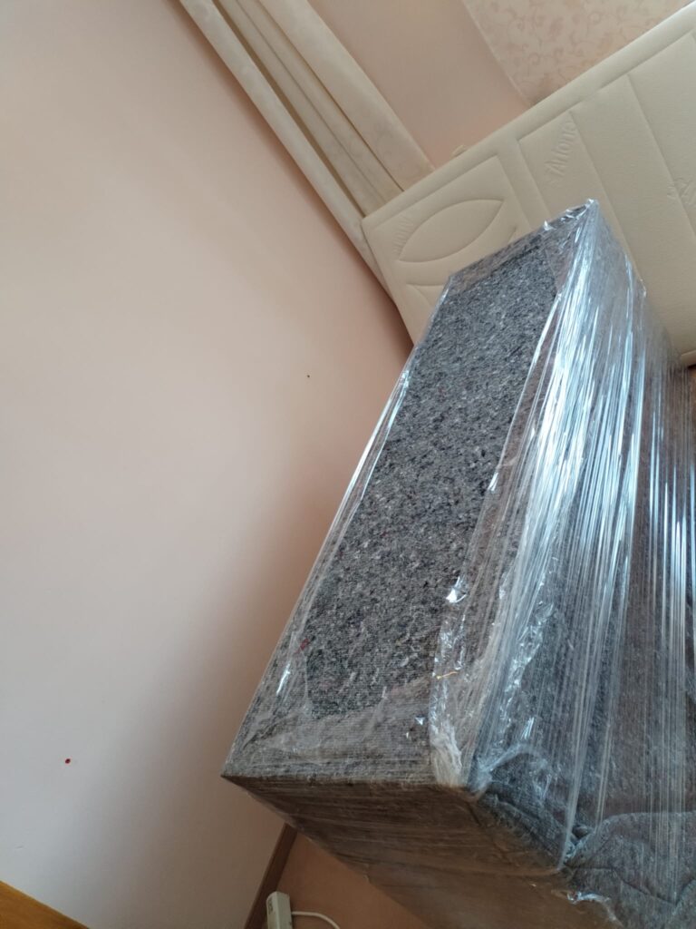 Umzug München verpackte Möbel, bereit zum Transport