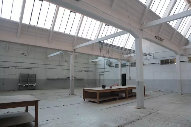 Entümpeltes und leeres Lager